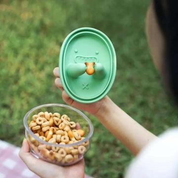 Mess-proof snack bowl